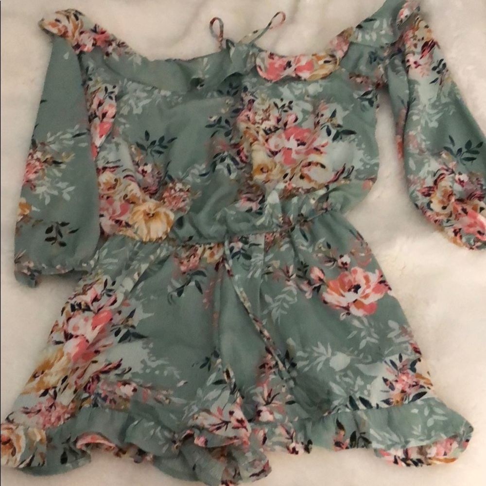 Floral romper 🌸🌼